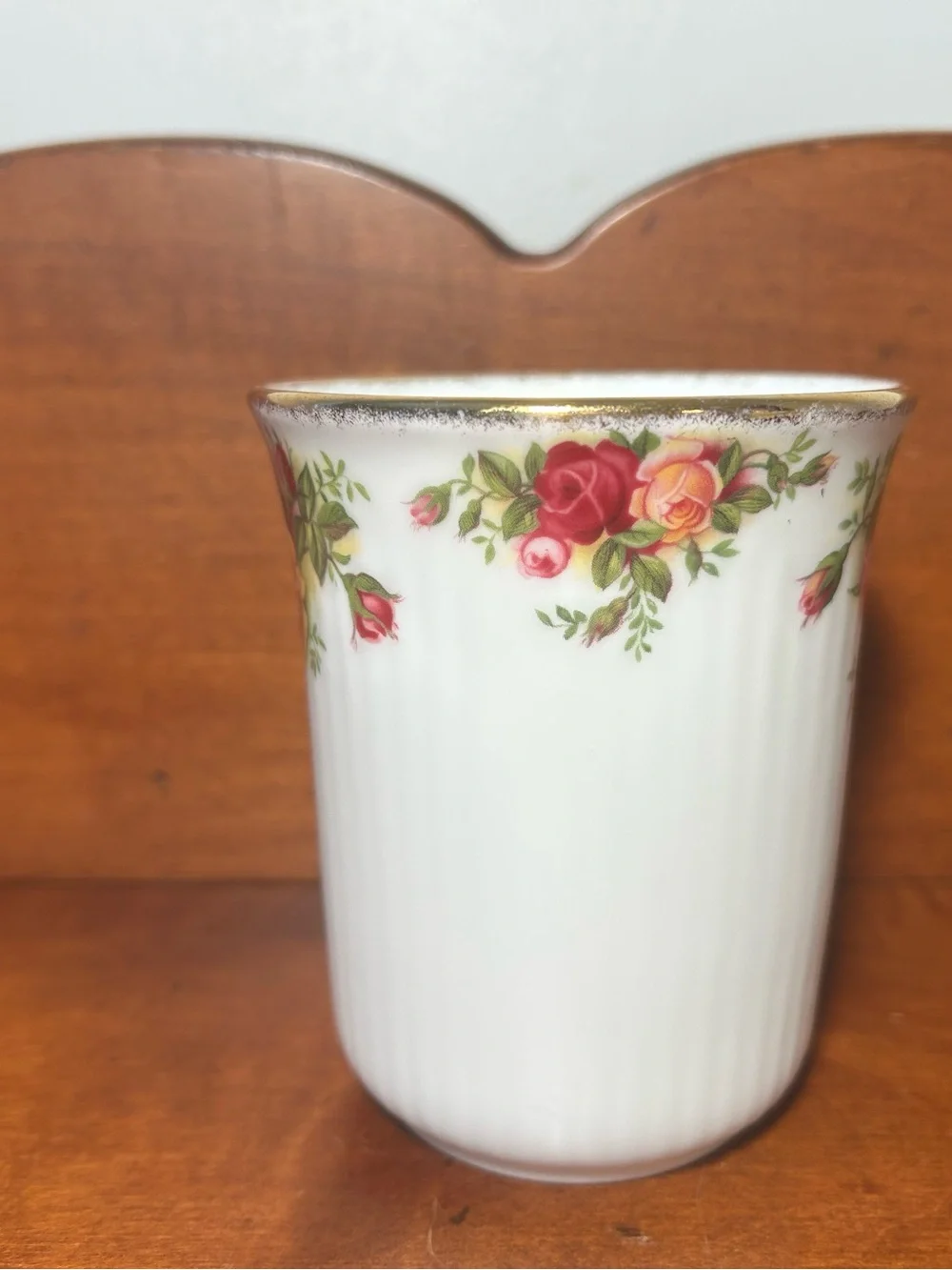 White Porcelain Floral Rose Accent Mug with Gold Trim